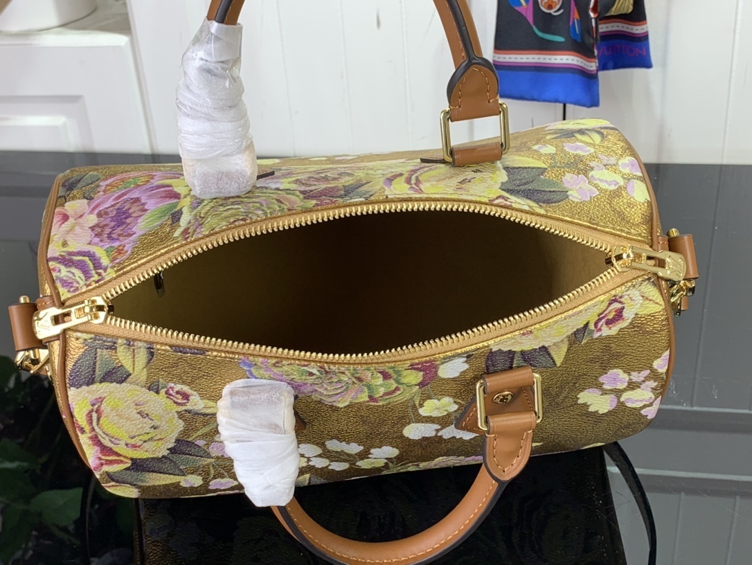 LV Handbag M21317 