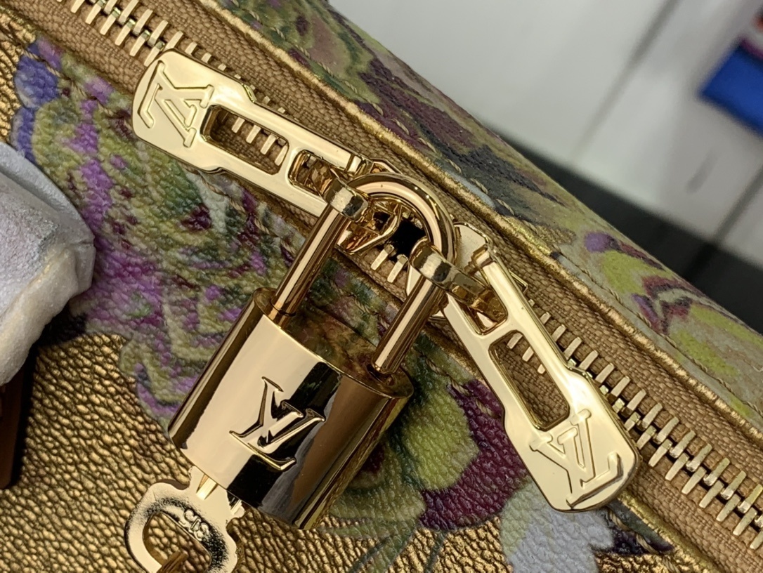 LV Handbag M21317 
