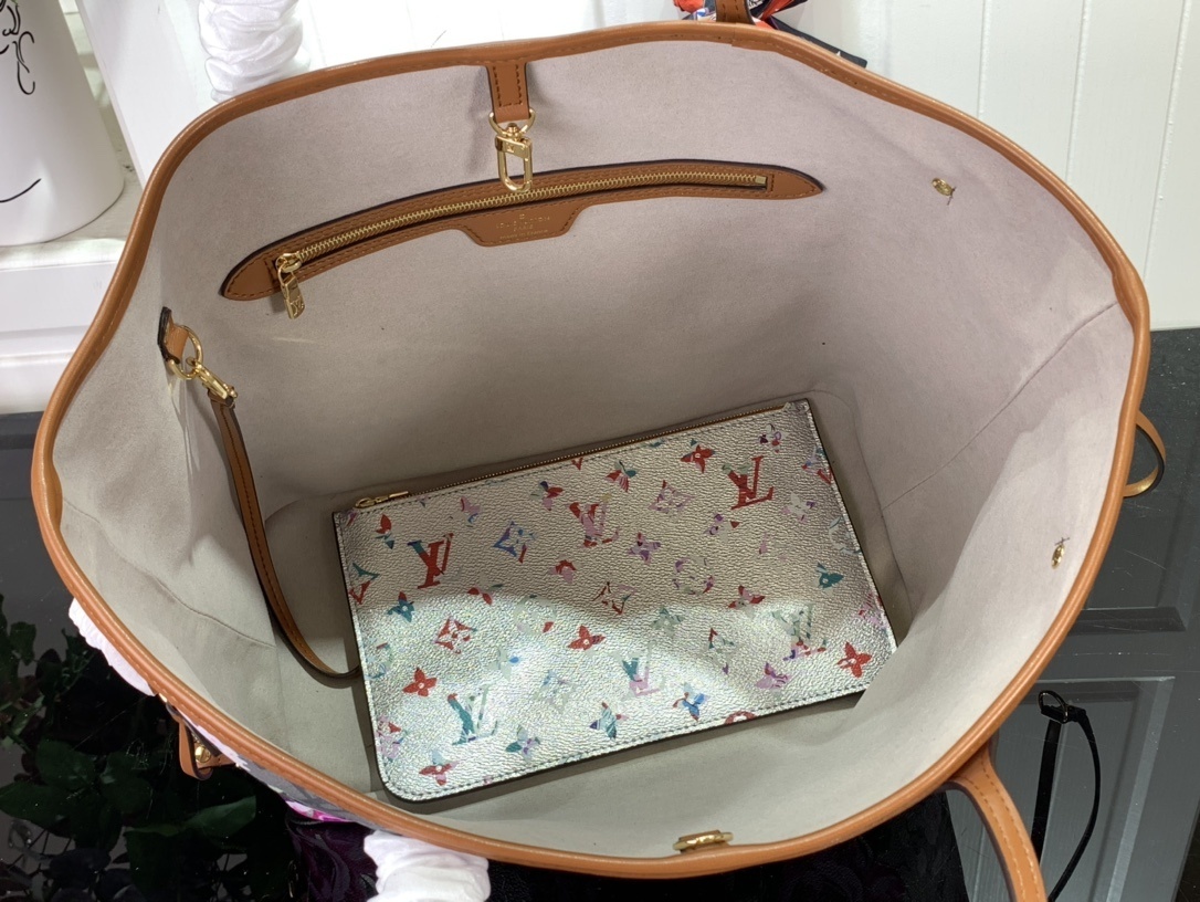LV Handbag m21352