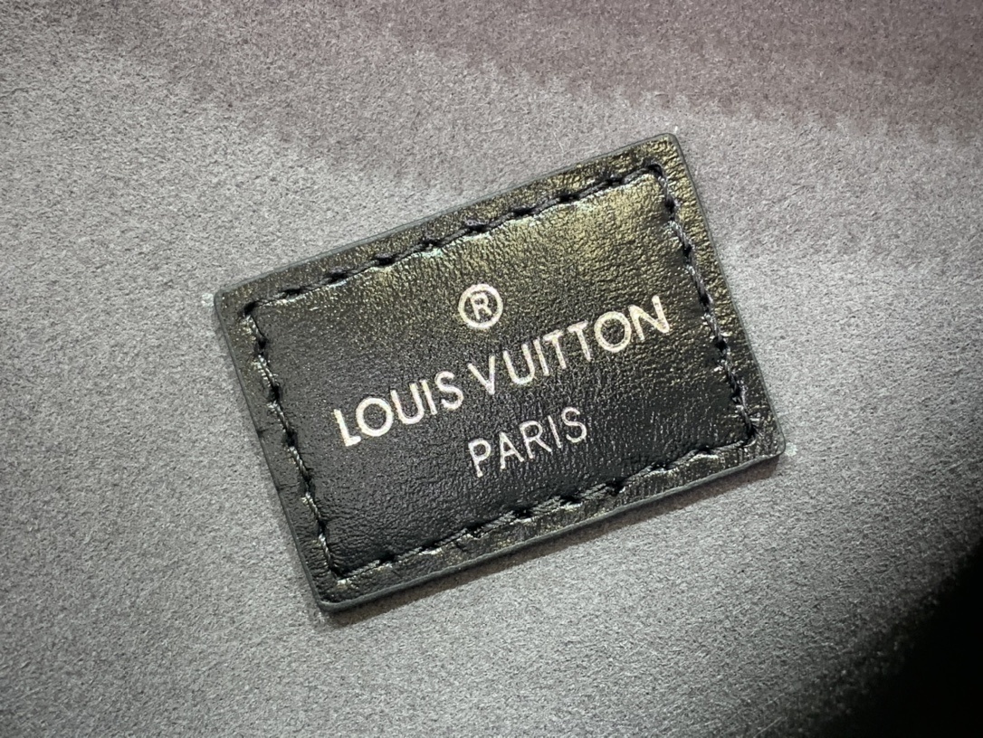 LV Handbag m21460