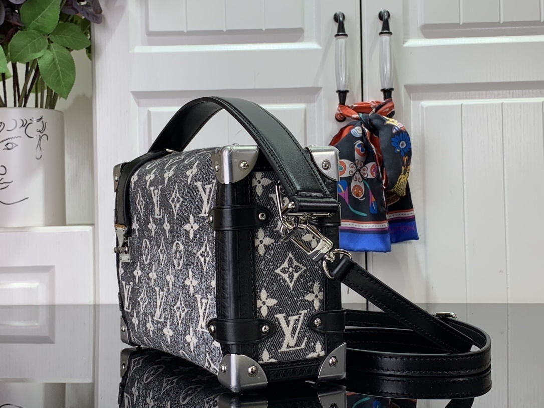 LV Handbag m21460