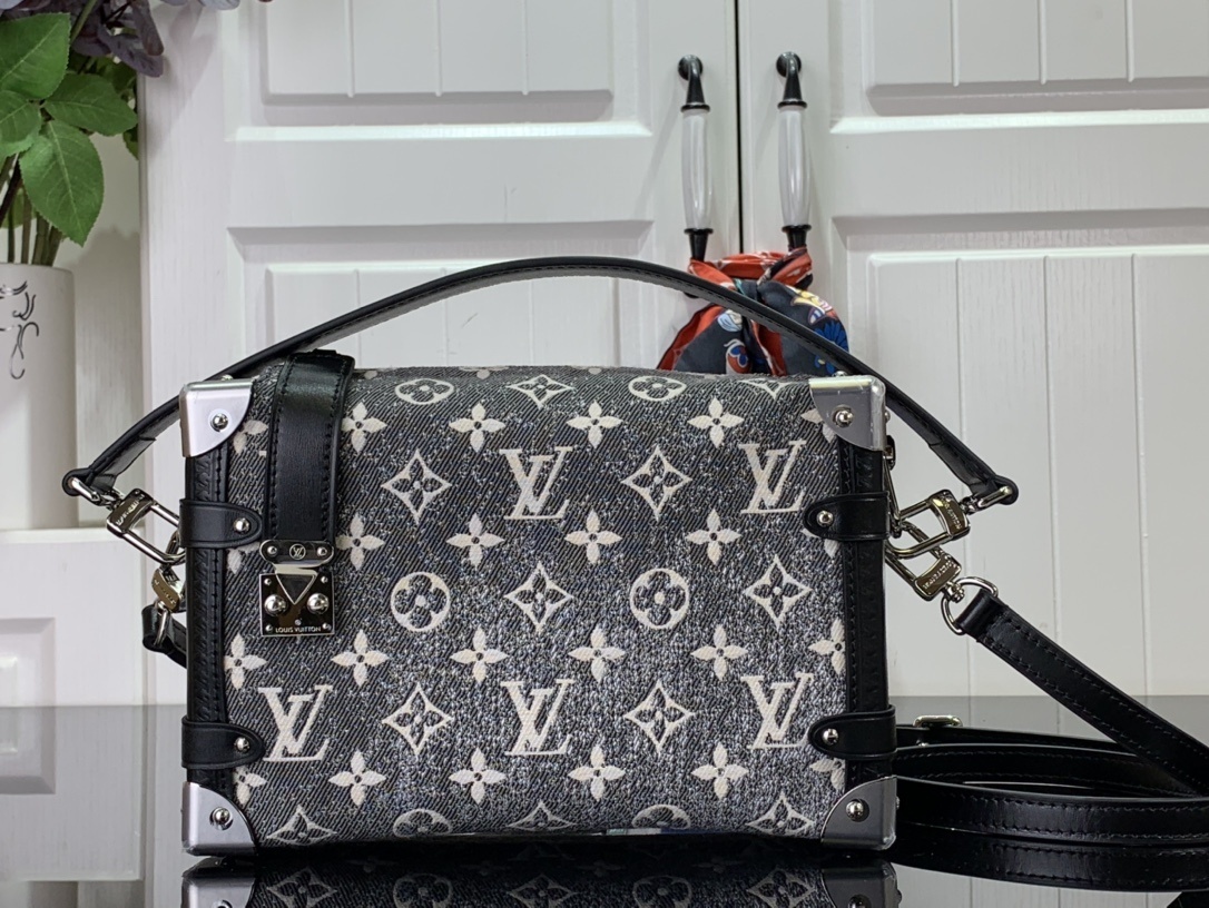 LV Handbag m21460