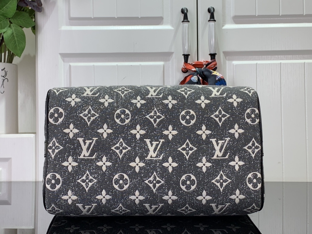 LV Handbag m21464