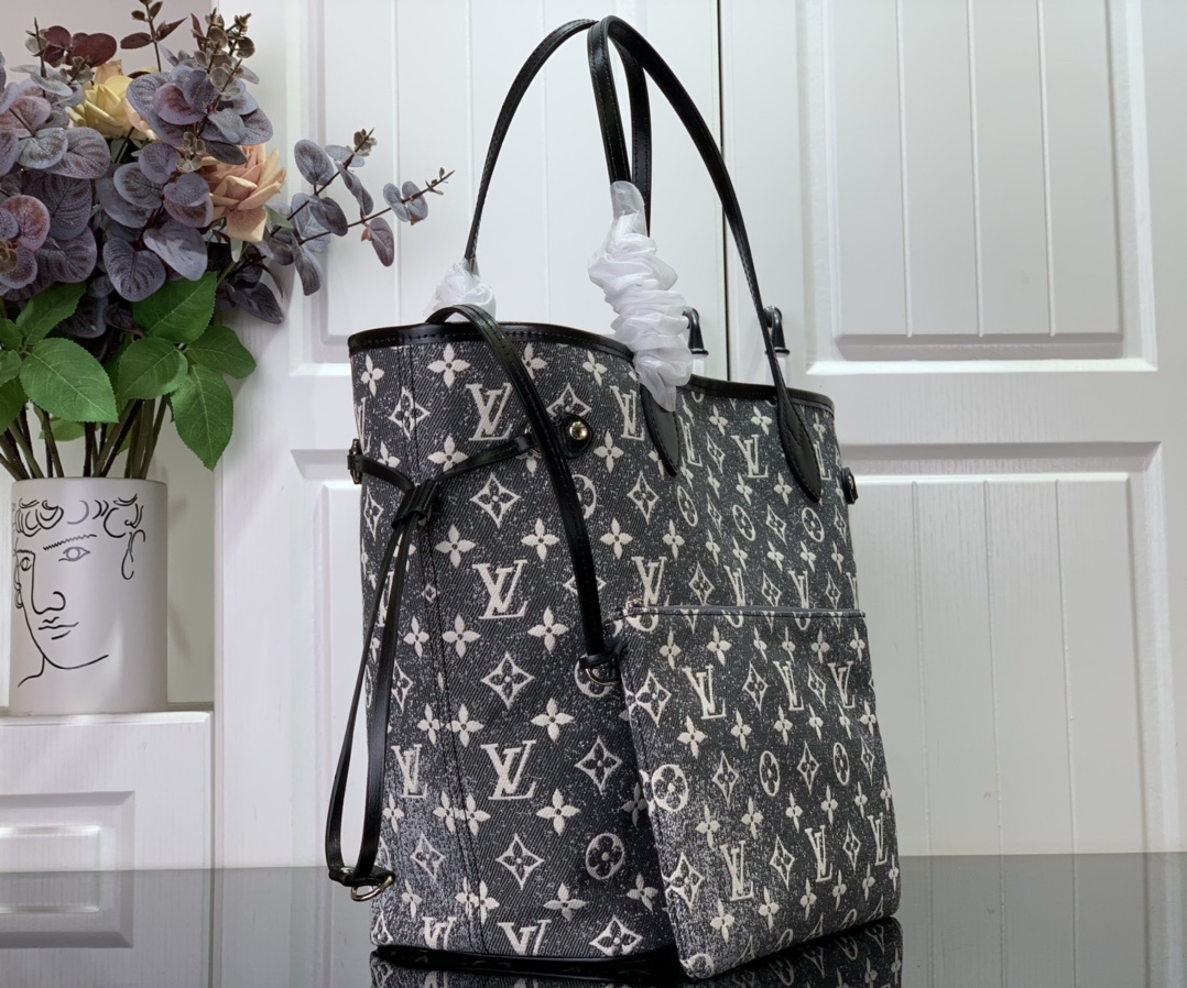 LV Handbag m21465