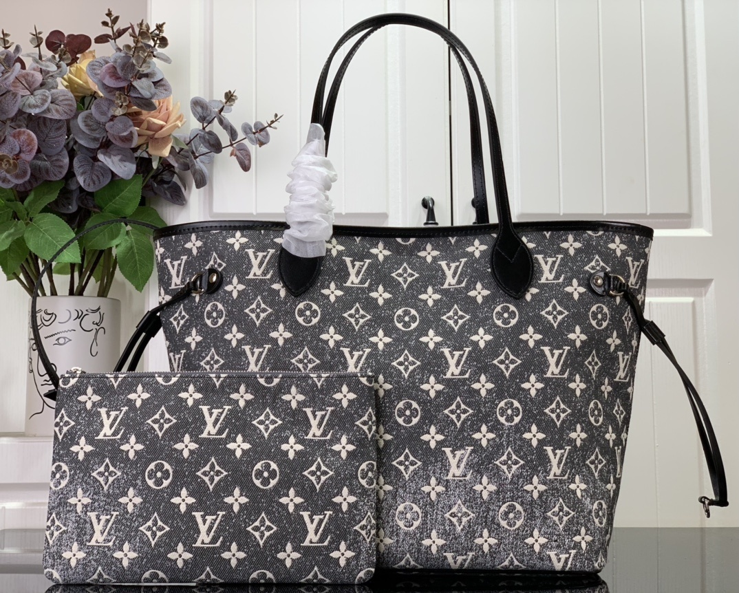LV Handbag m21465