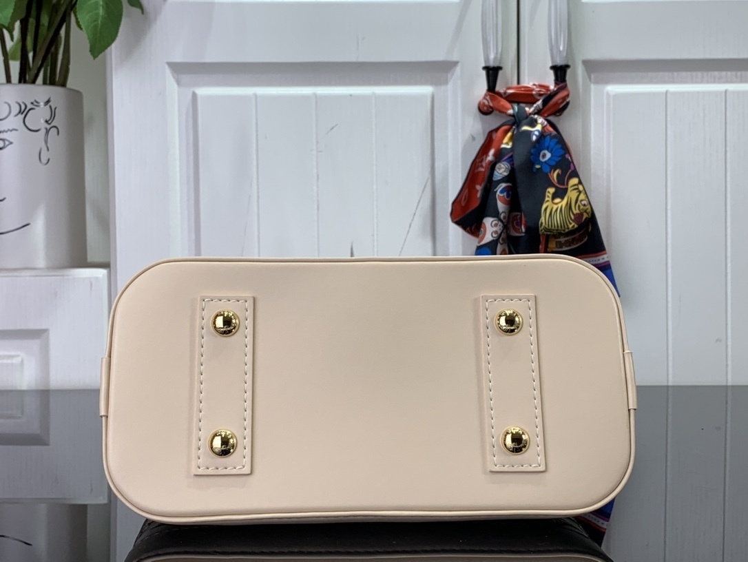 LV Handbag m22878 