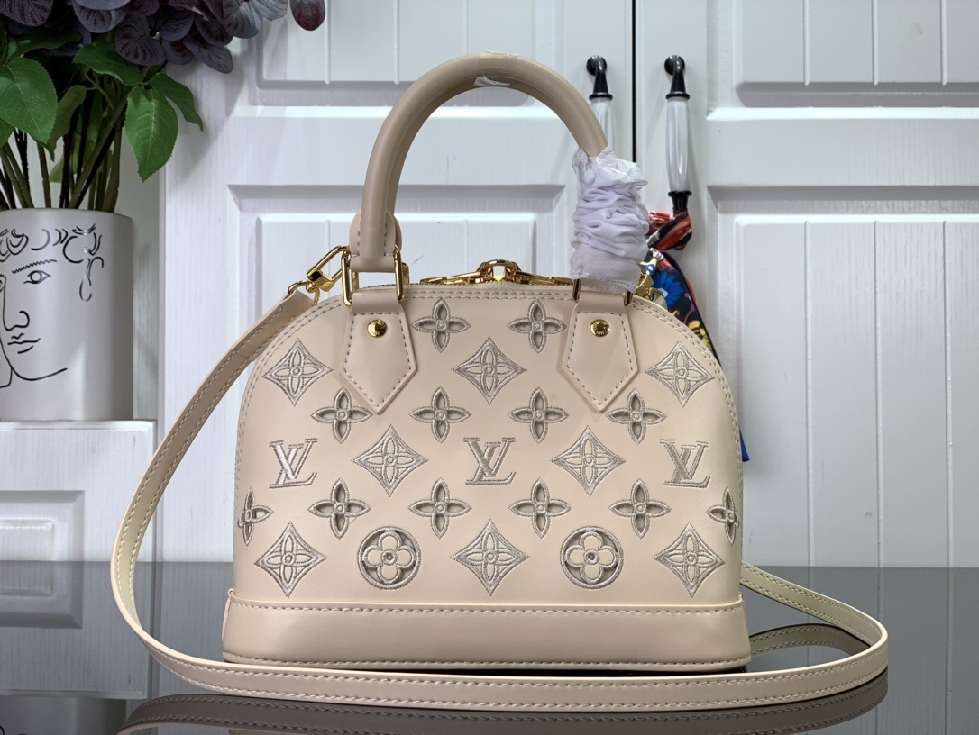 LV Handbag m22878 