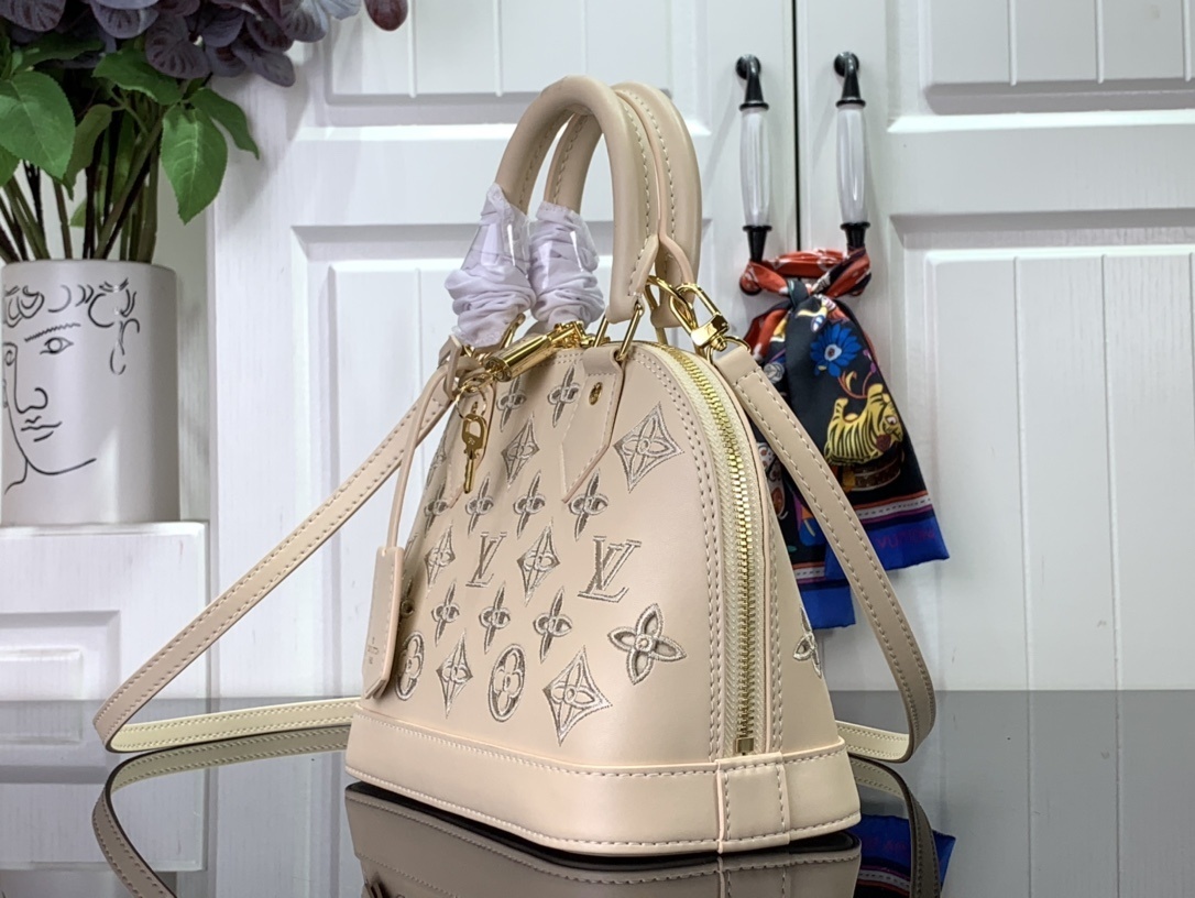 LV Handbag m22878 