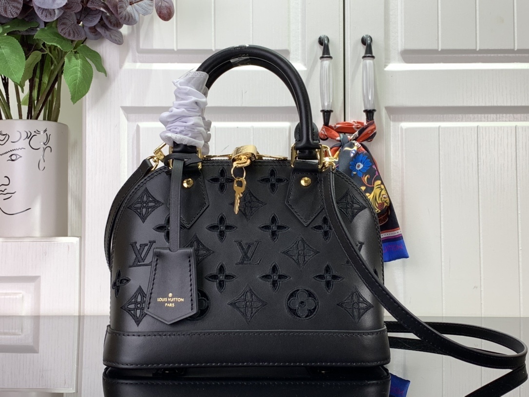 LV Handbag m22878 