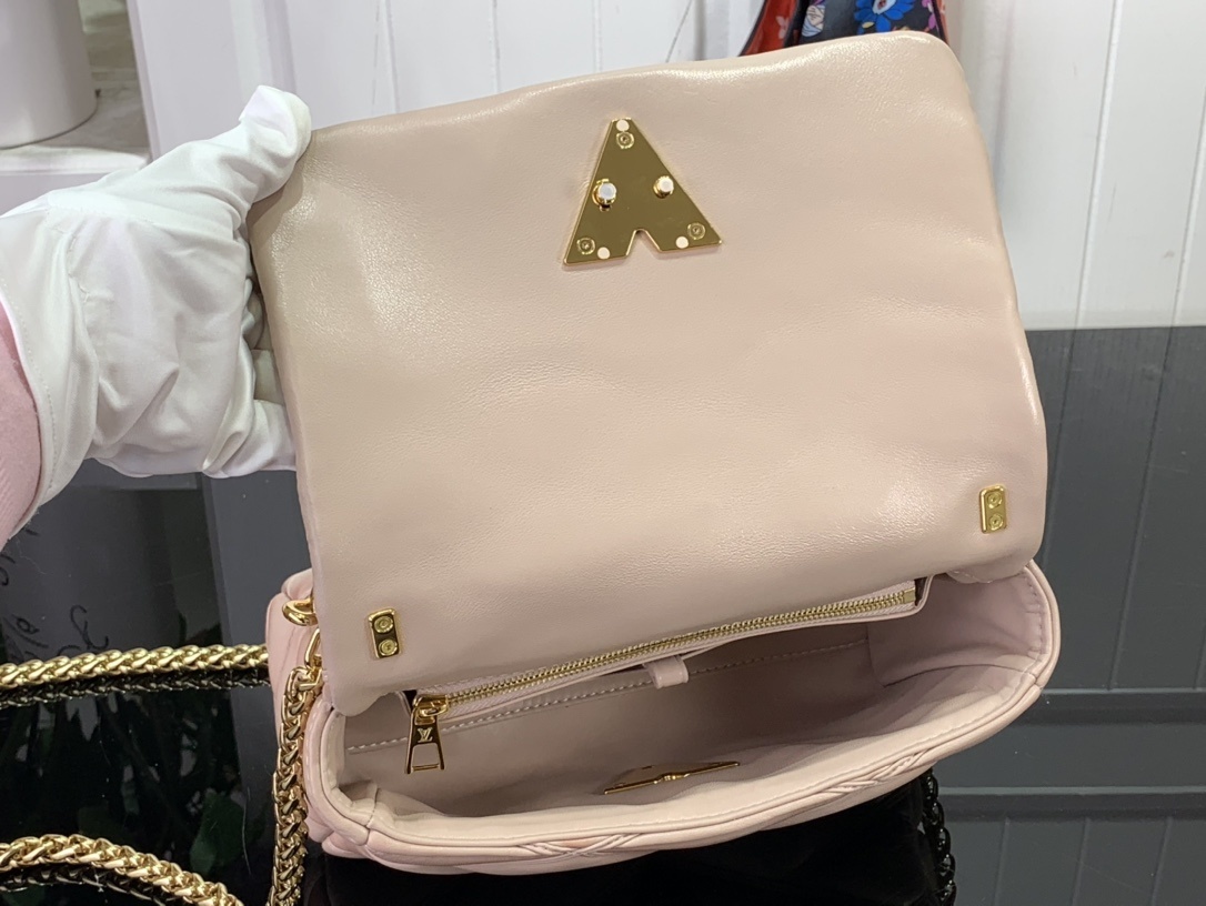 LV Handbag m22891 