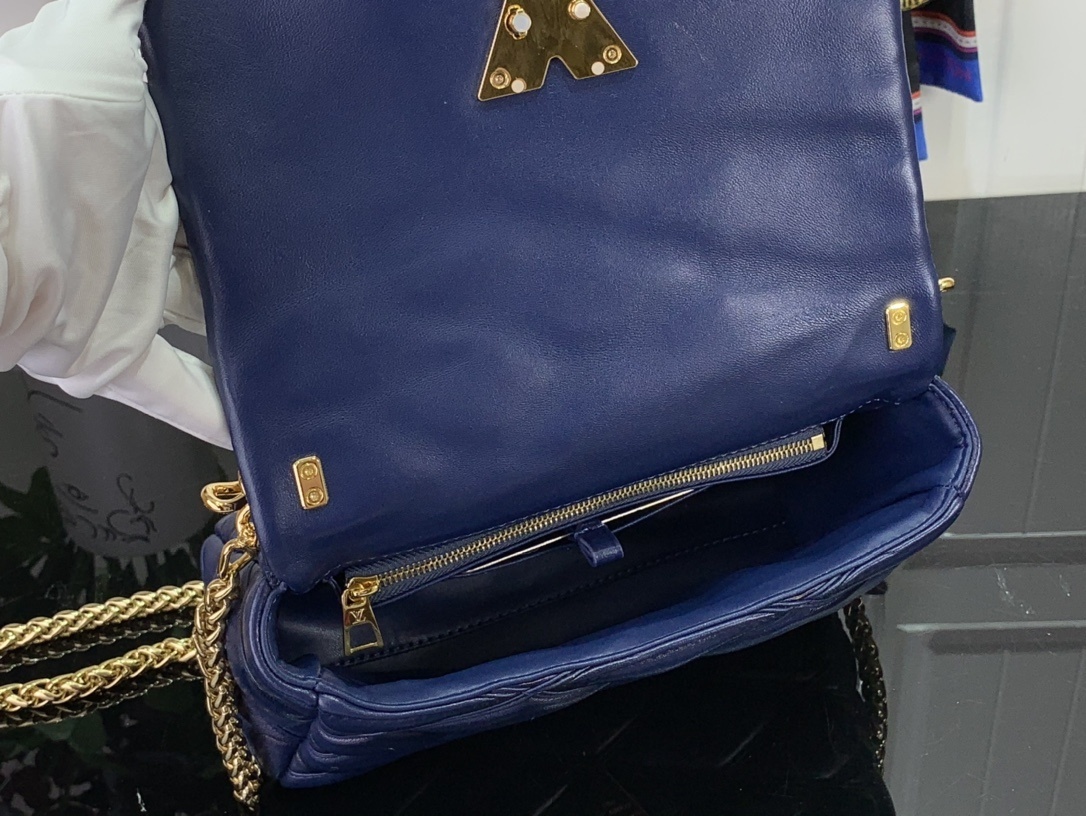 LV Handbag m22891 