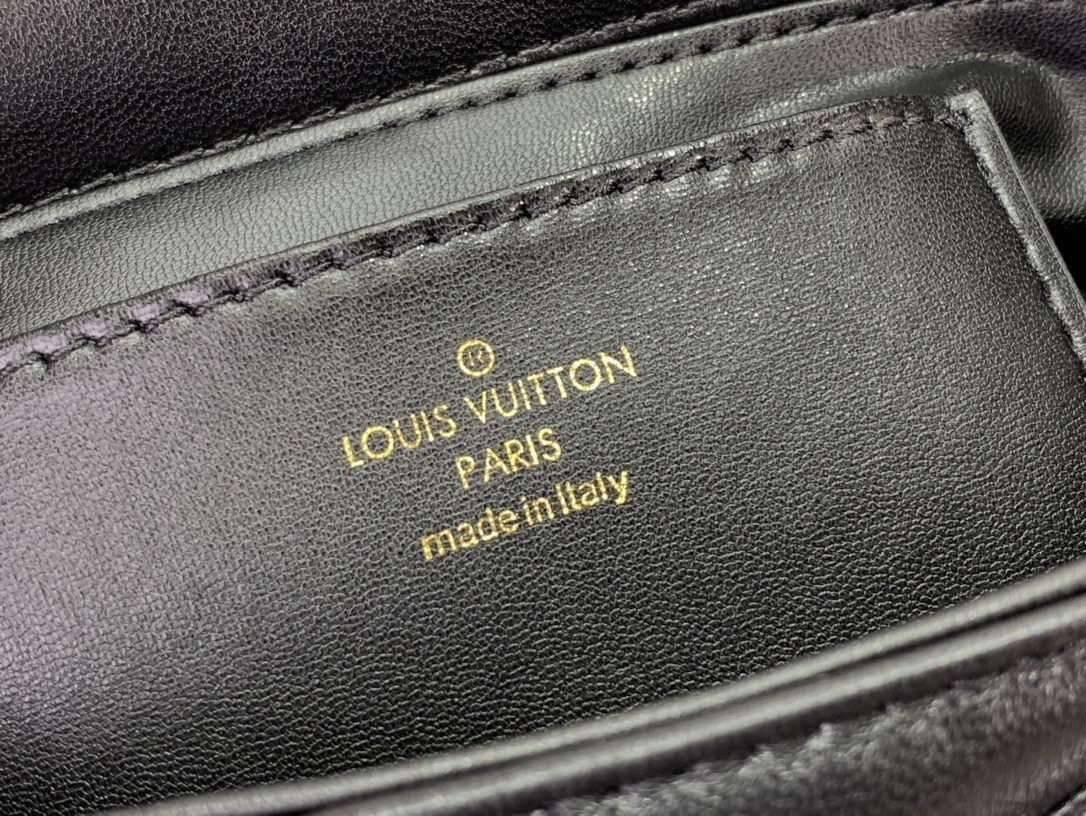 LV Handbag m22891 