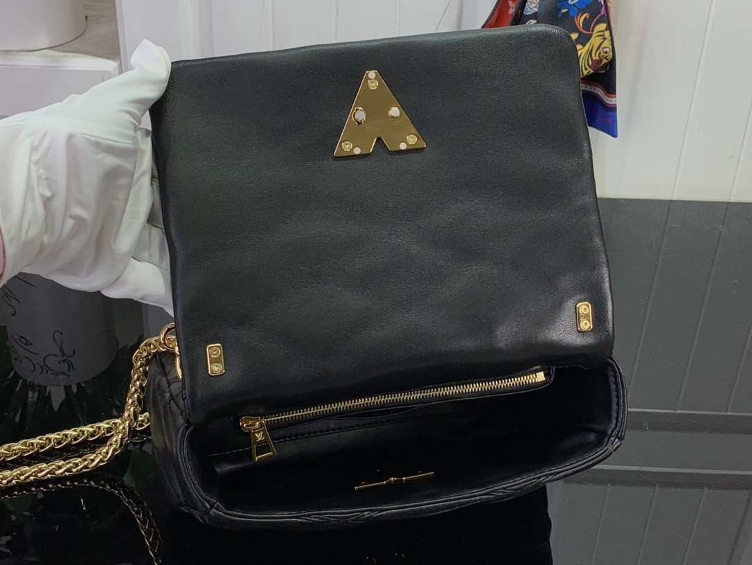 LV Handbag m22891 