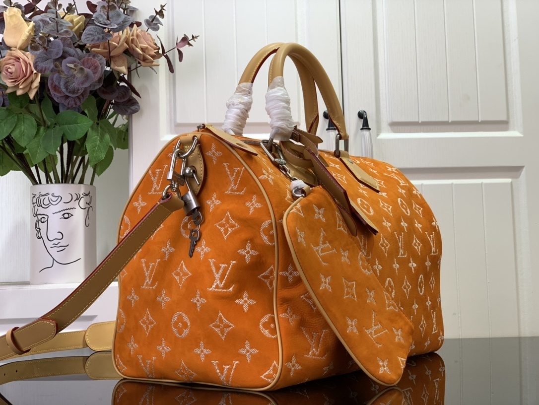 LV Handbag M24428 