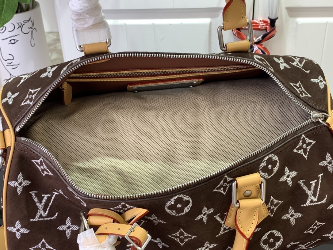 LV Handbag M24428 