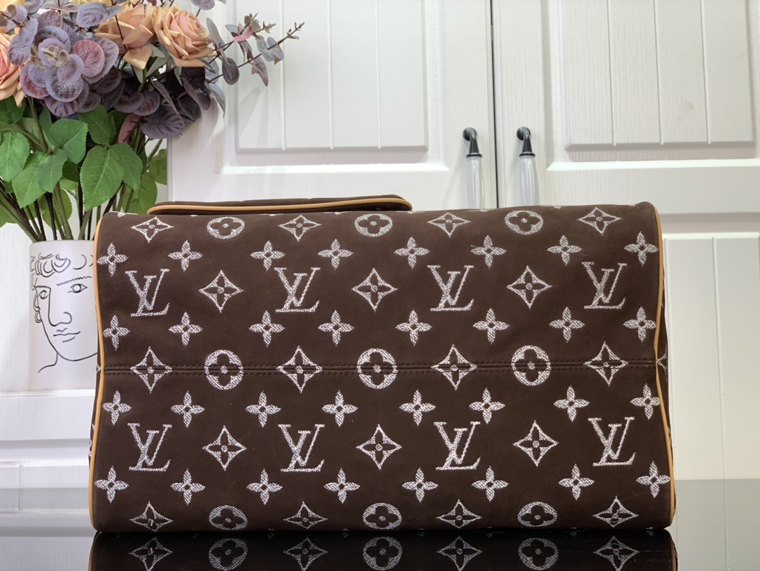 LV Handbag M24428 