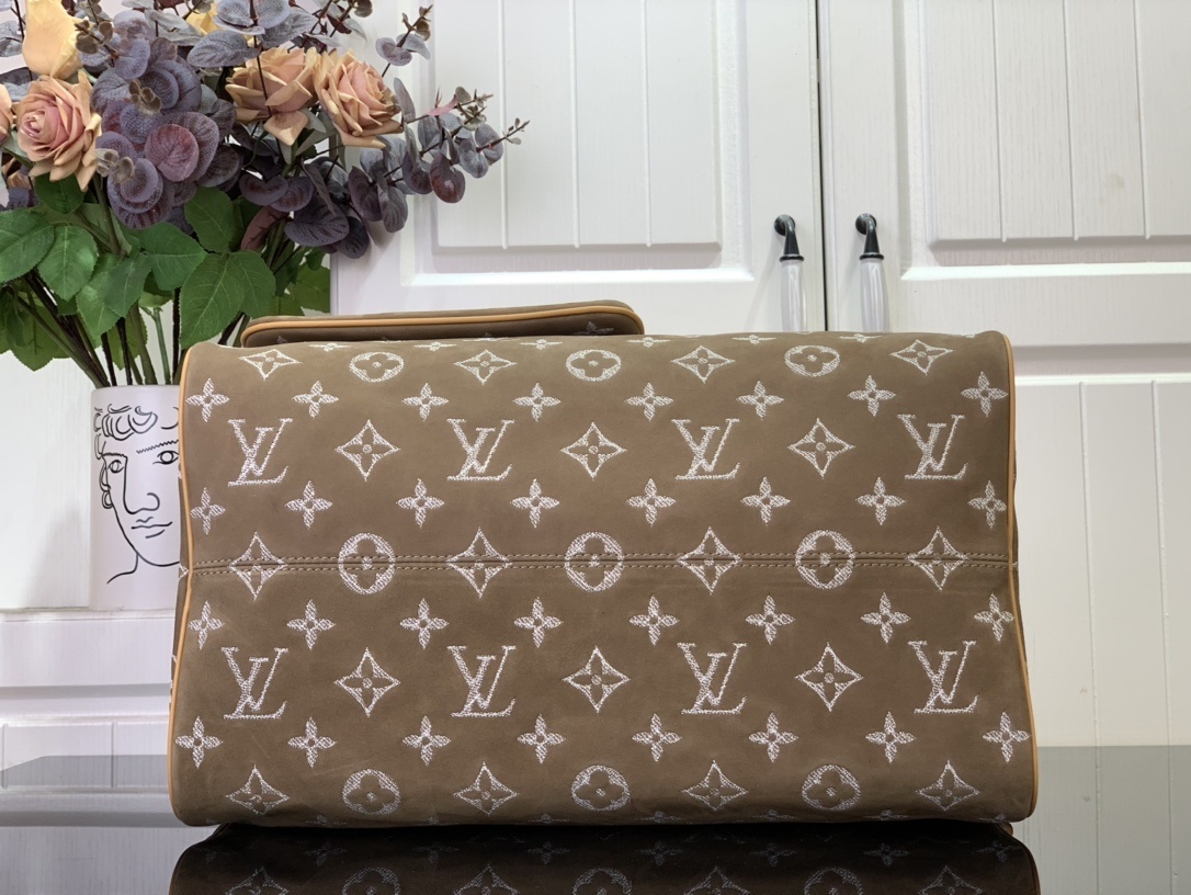 LV Handbag M24428 