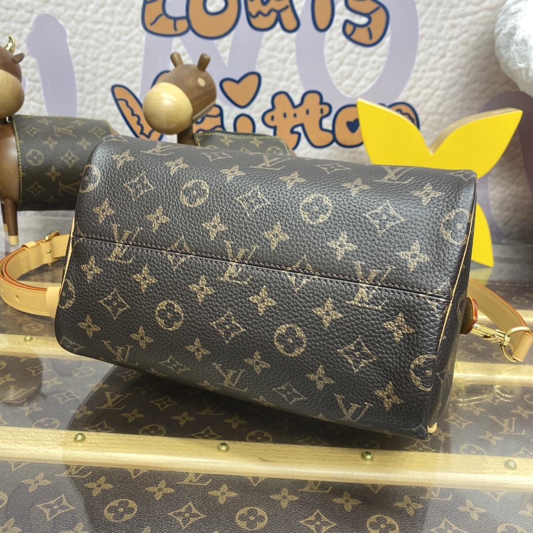 LV Handbag M24443