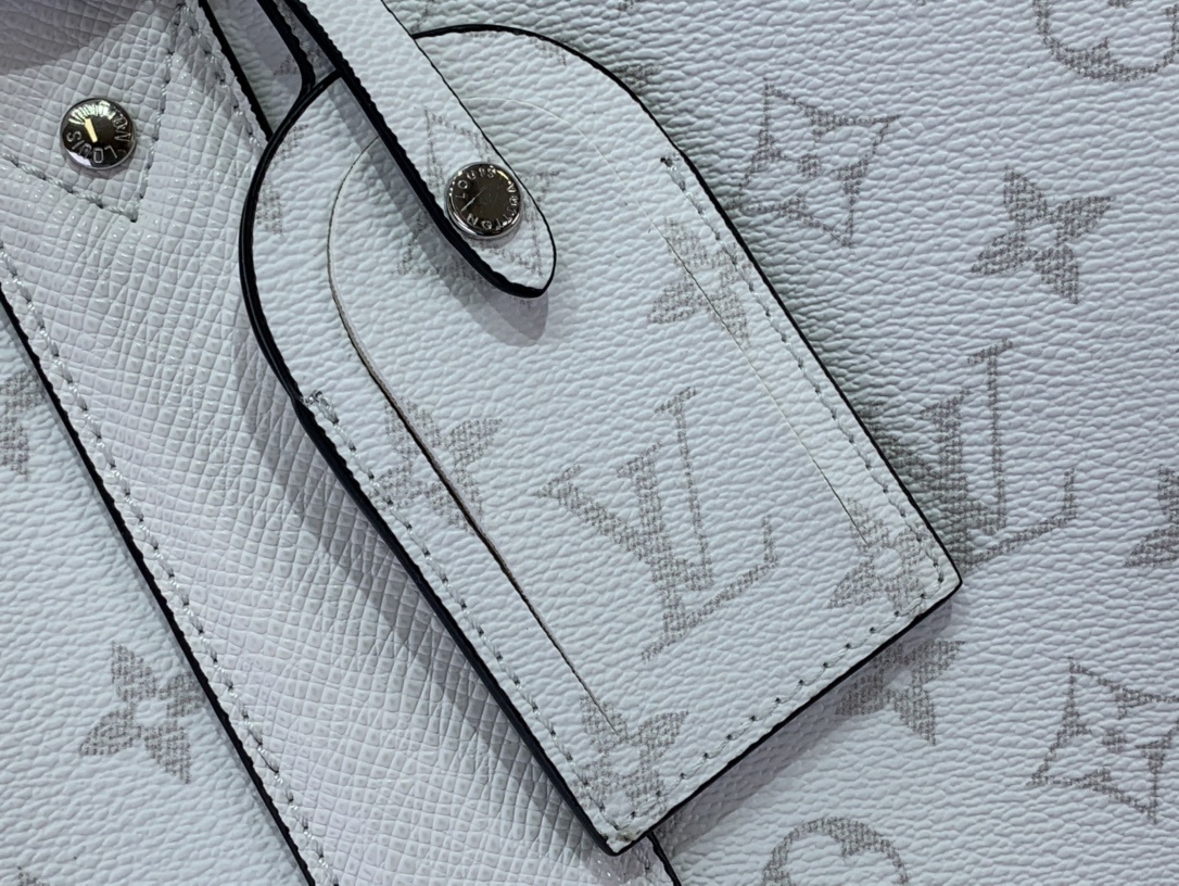 LV Handbag m30919 