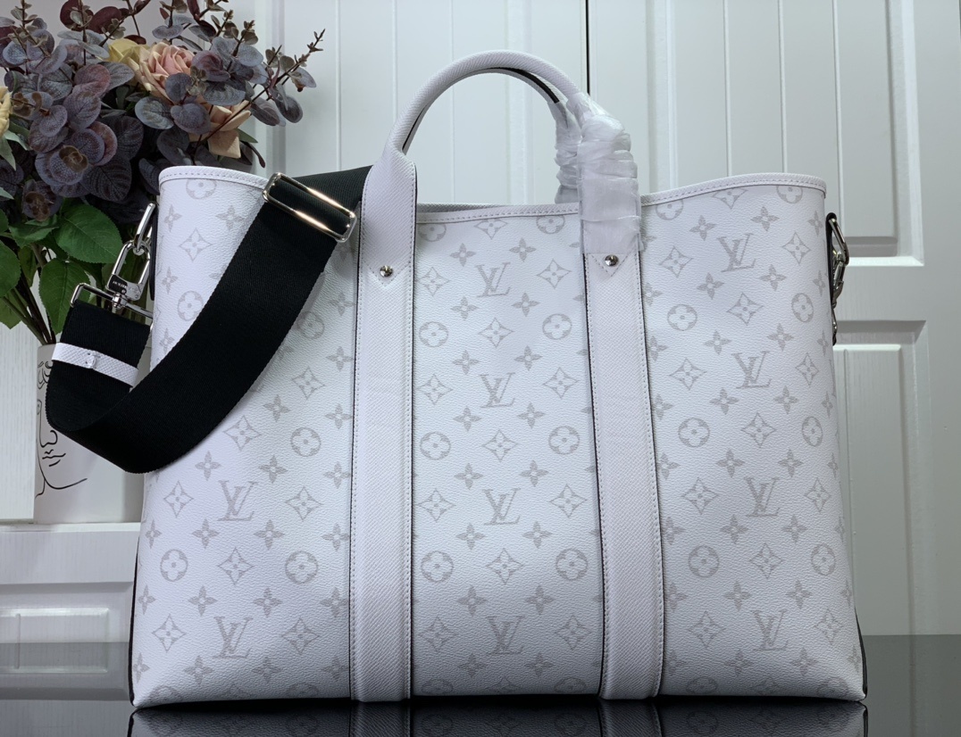 LV Handbag m30919 