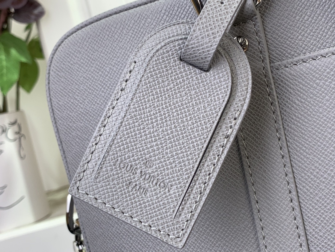 LV Handbag m30925
