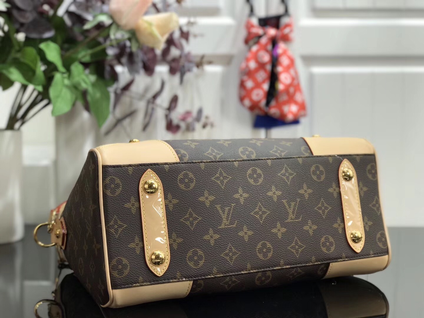 LV Handbag M40325 