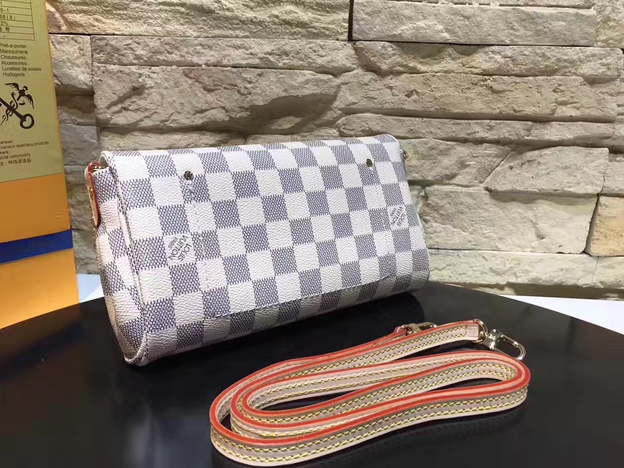 LV Handbag M40717 