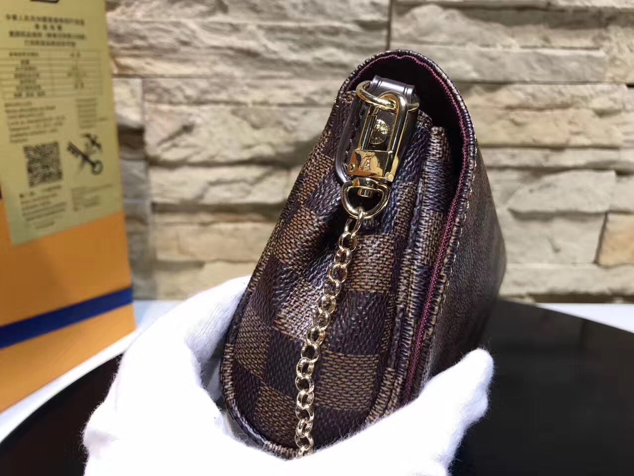 LV Handbag M40717 