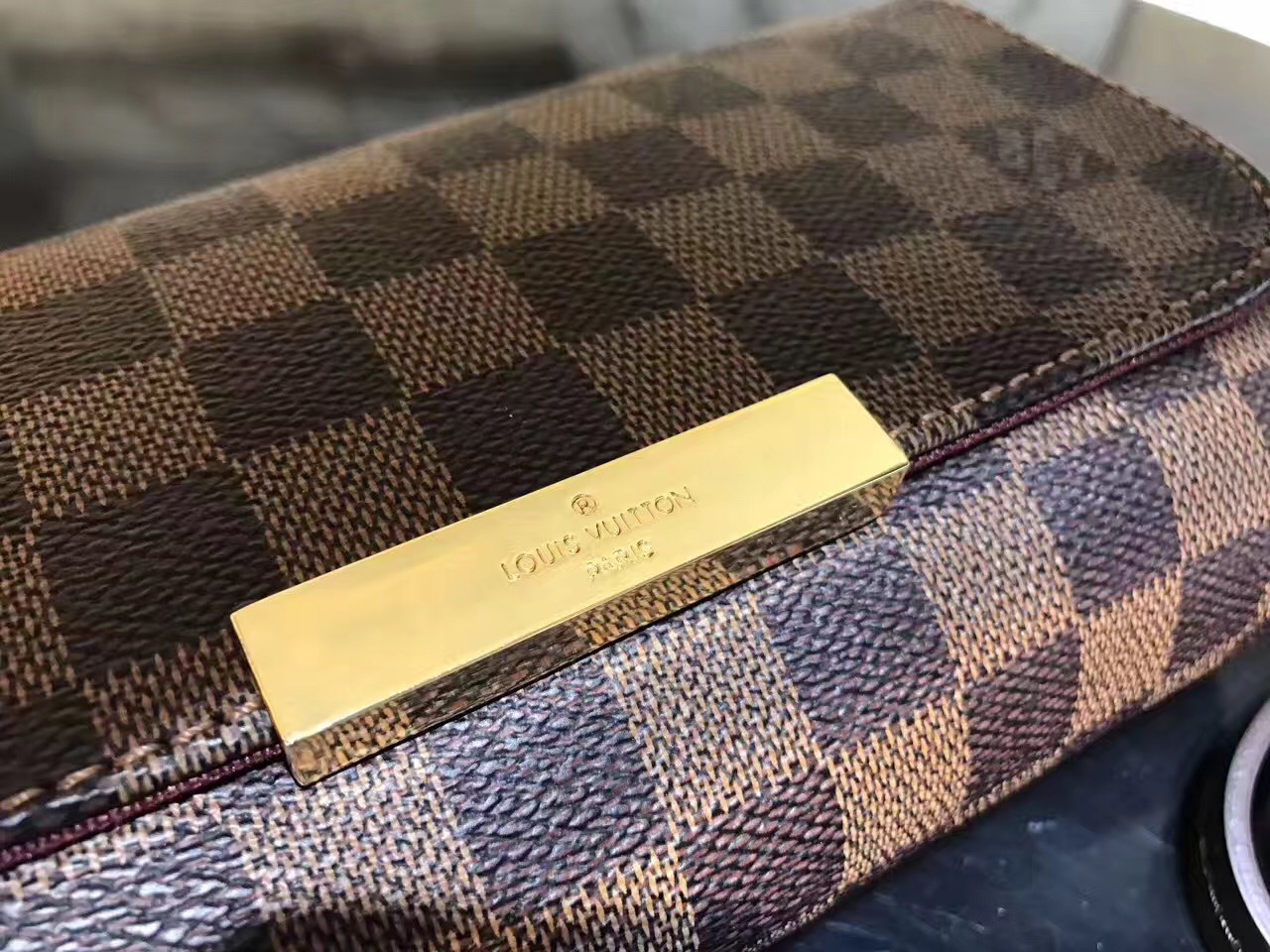 LV Handbag M40717 