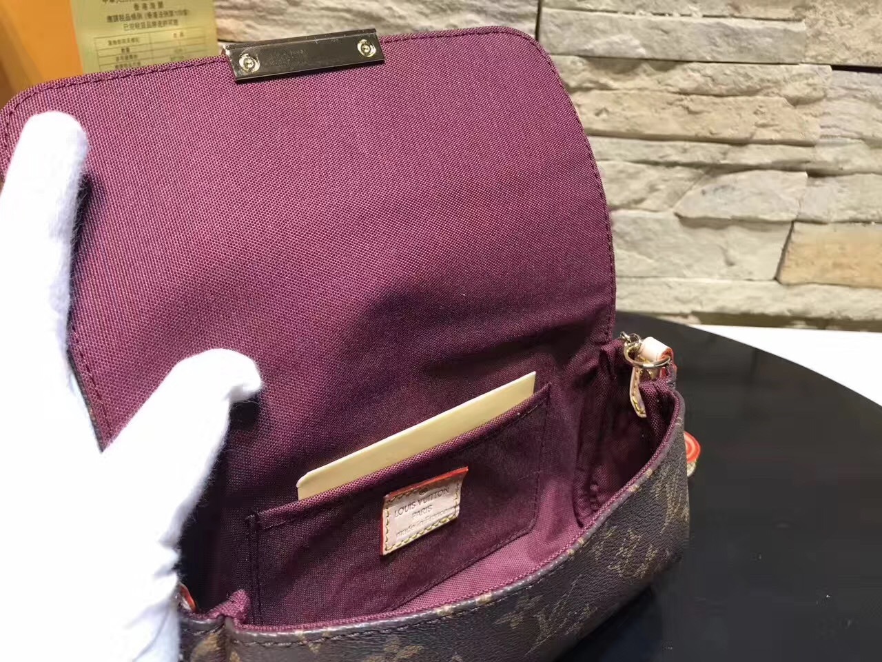 LV Handbag M40717 