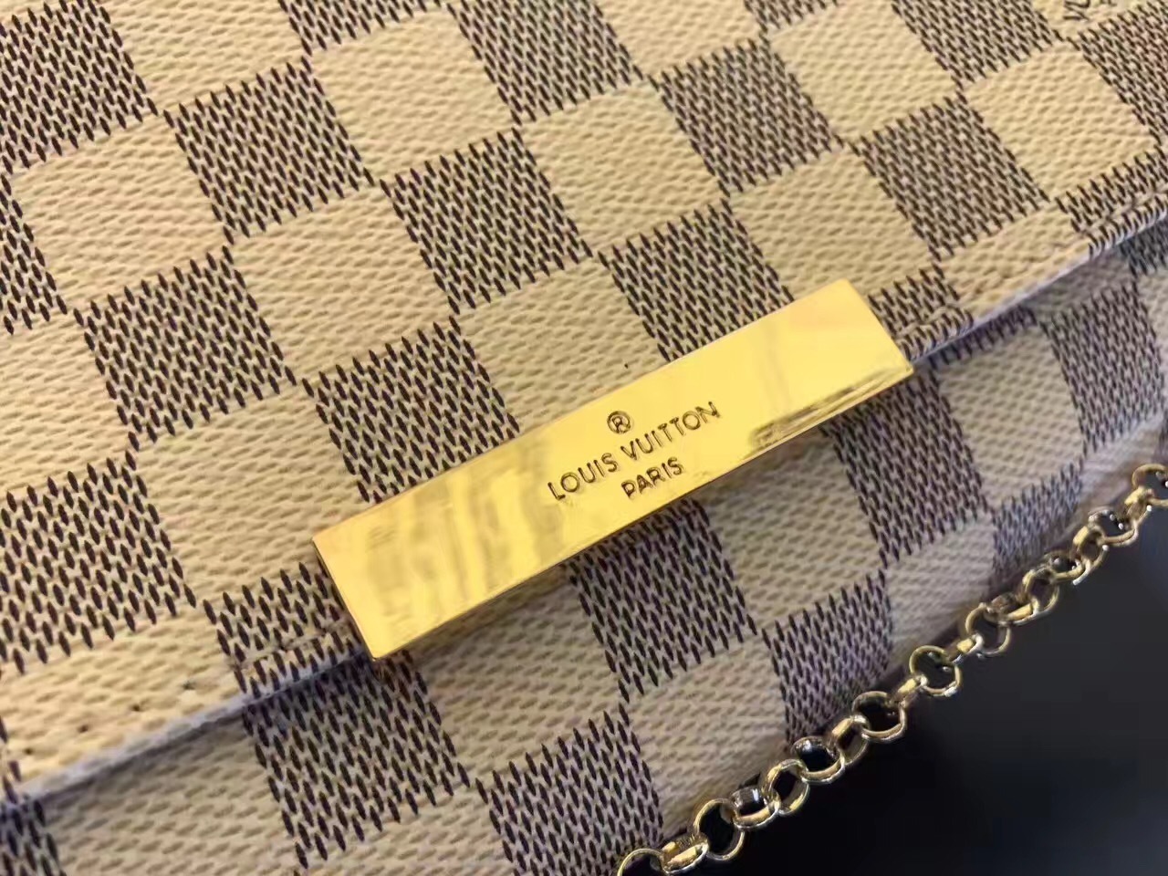 LV Handbag M40717 