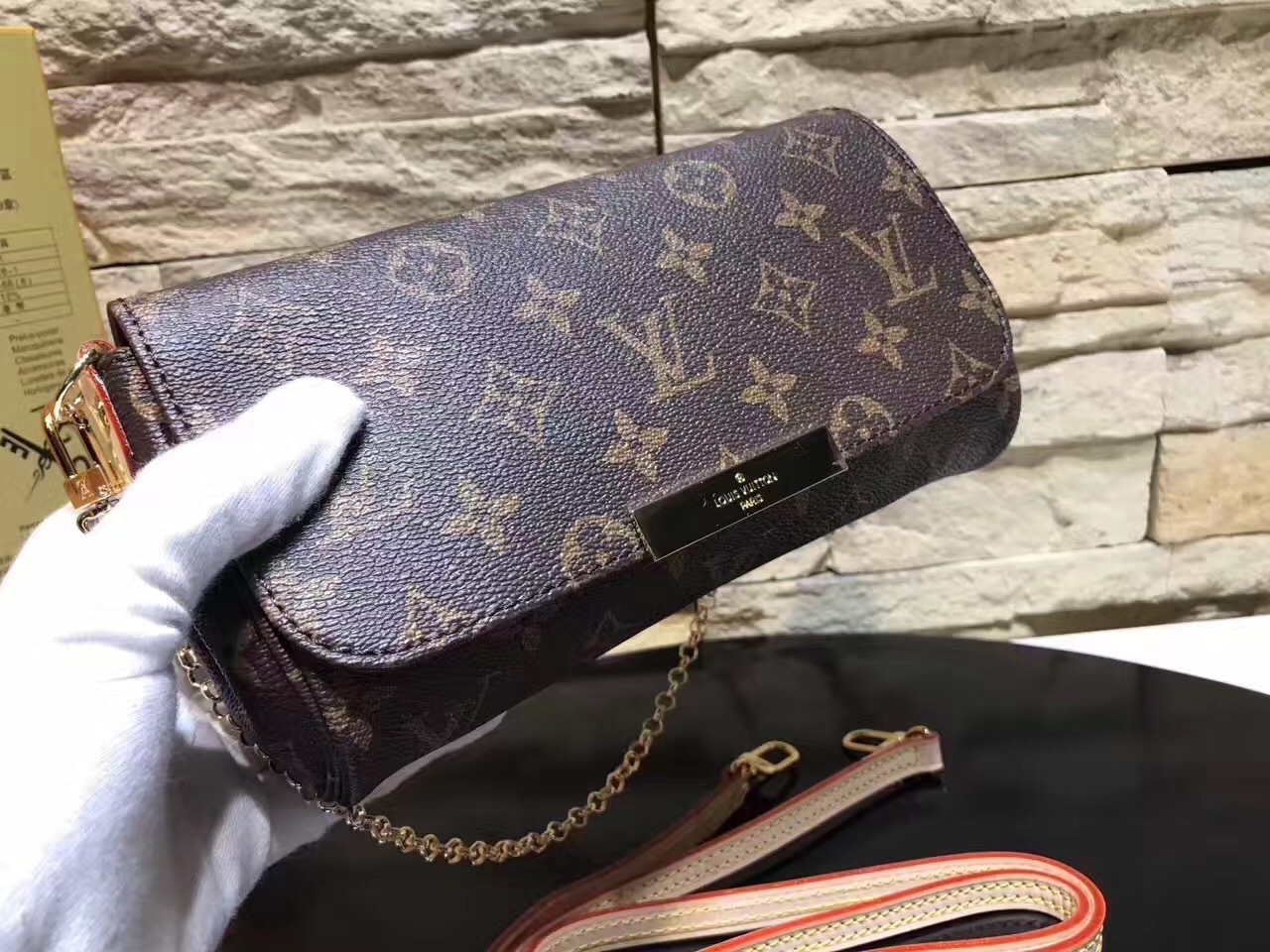 LV Handbag M40717 