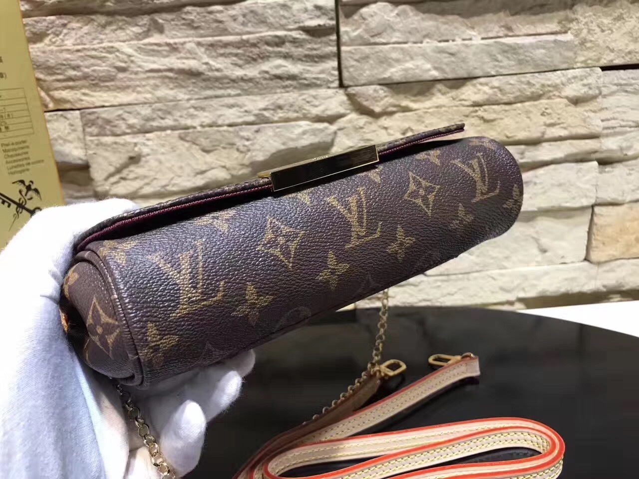 LV Handbag M40717 
