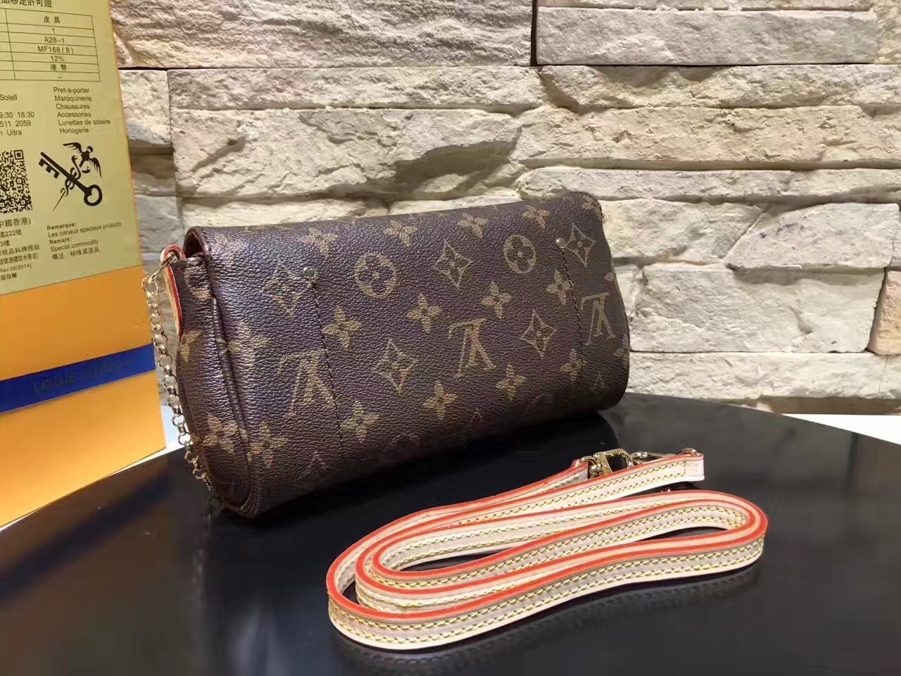 LV Handbag M40717 