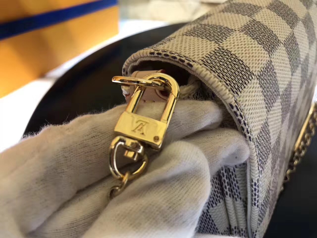 LV Handbag M40717 