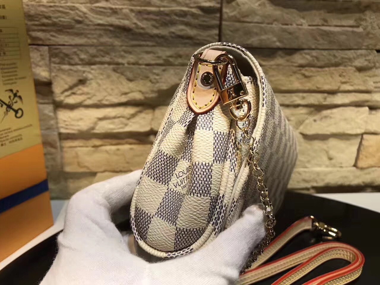 LV Handbag M40717 