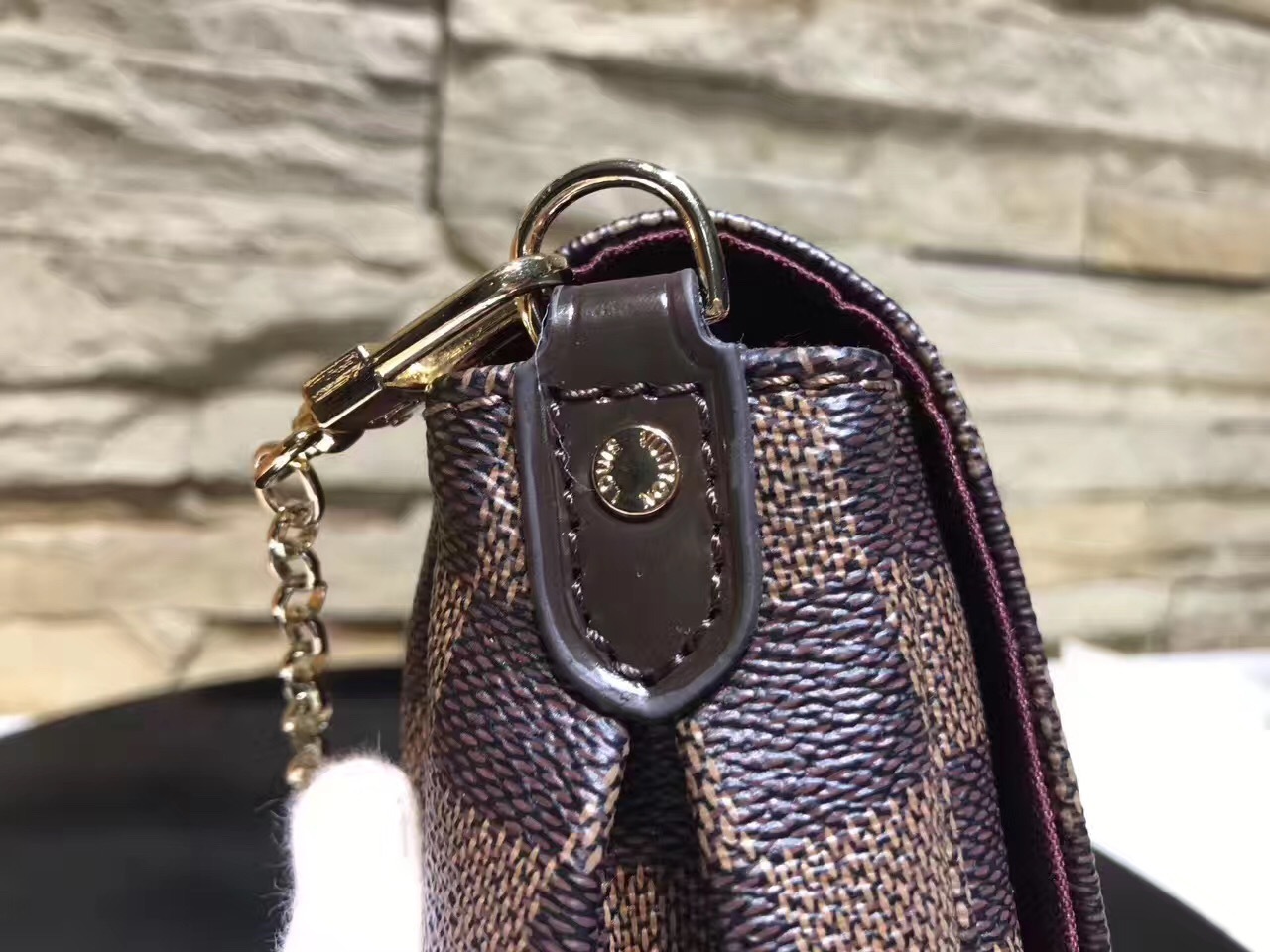 LV Handbag M40718 