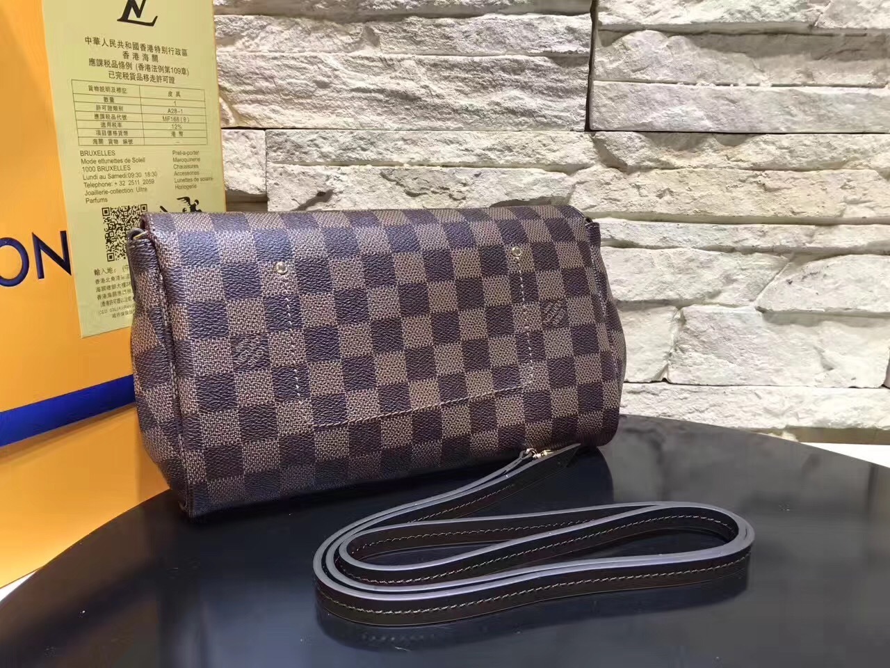 LV Handbag M40718 