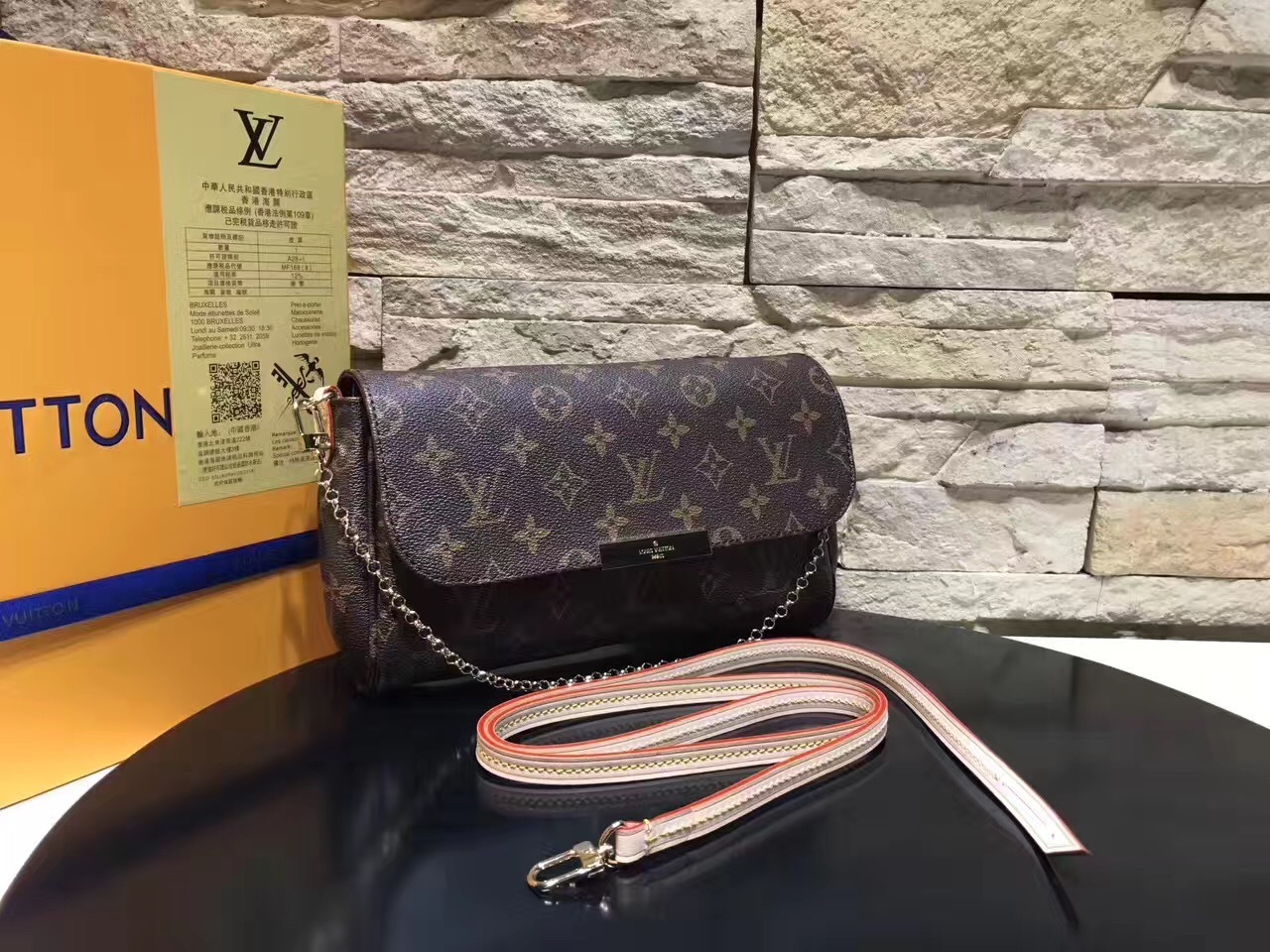 LV Handbag M40718 