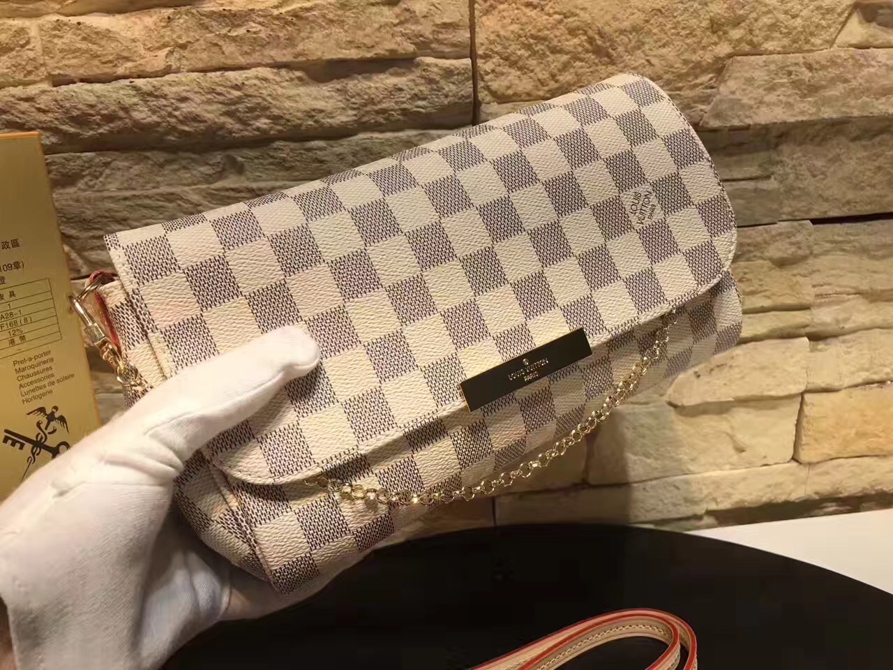 LV Handbag M40718 
