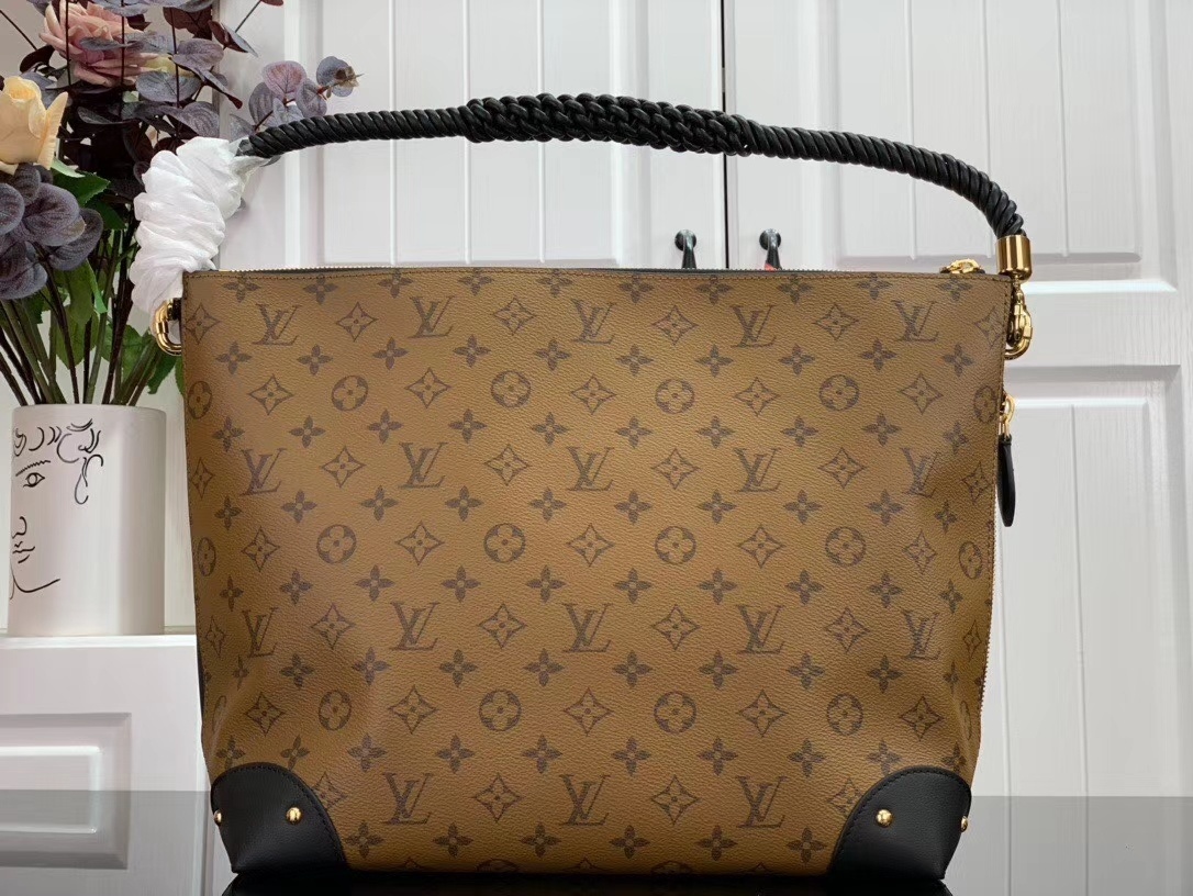 LV Handbag M44130 