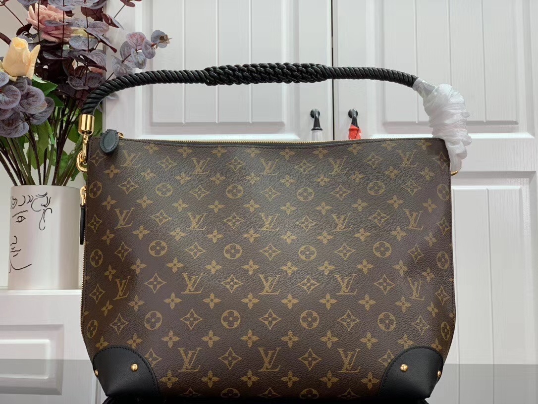 LV Handbag M44130