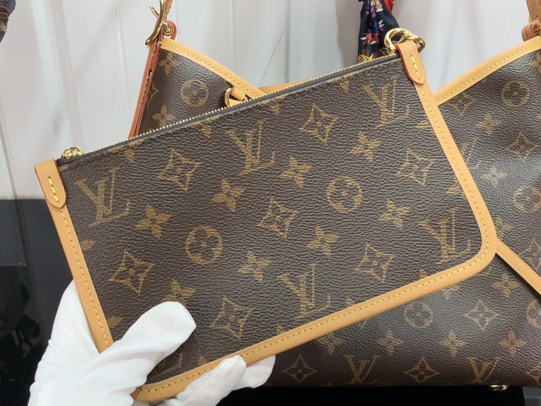 LV Handbag M46203