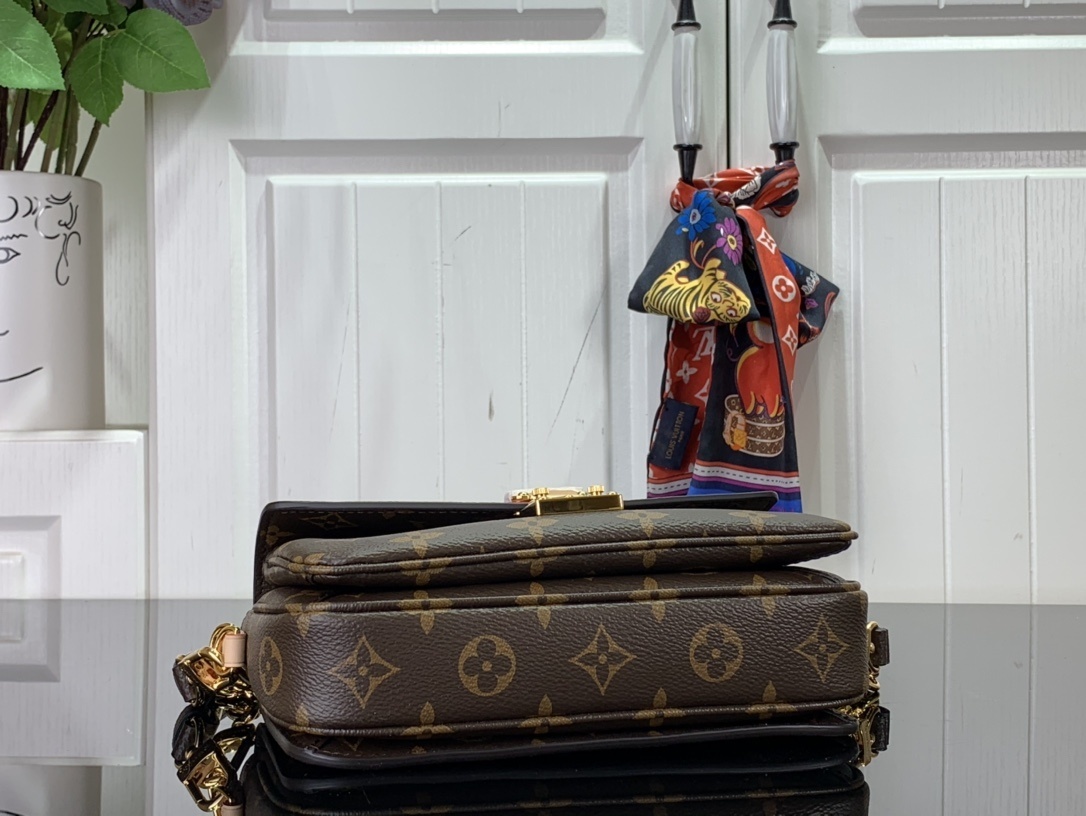 LV Handbag M46279