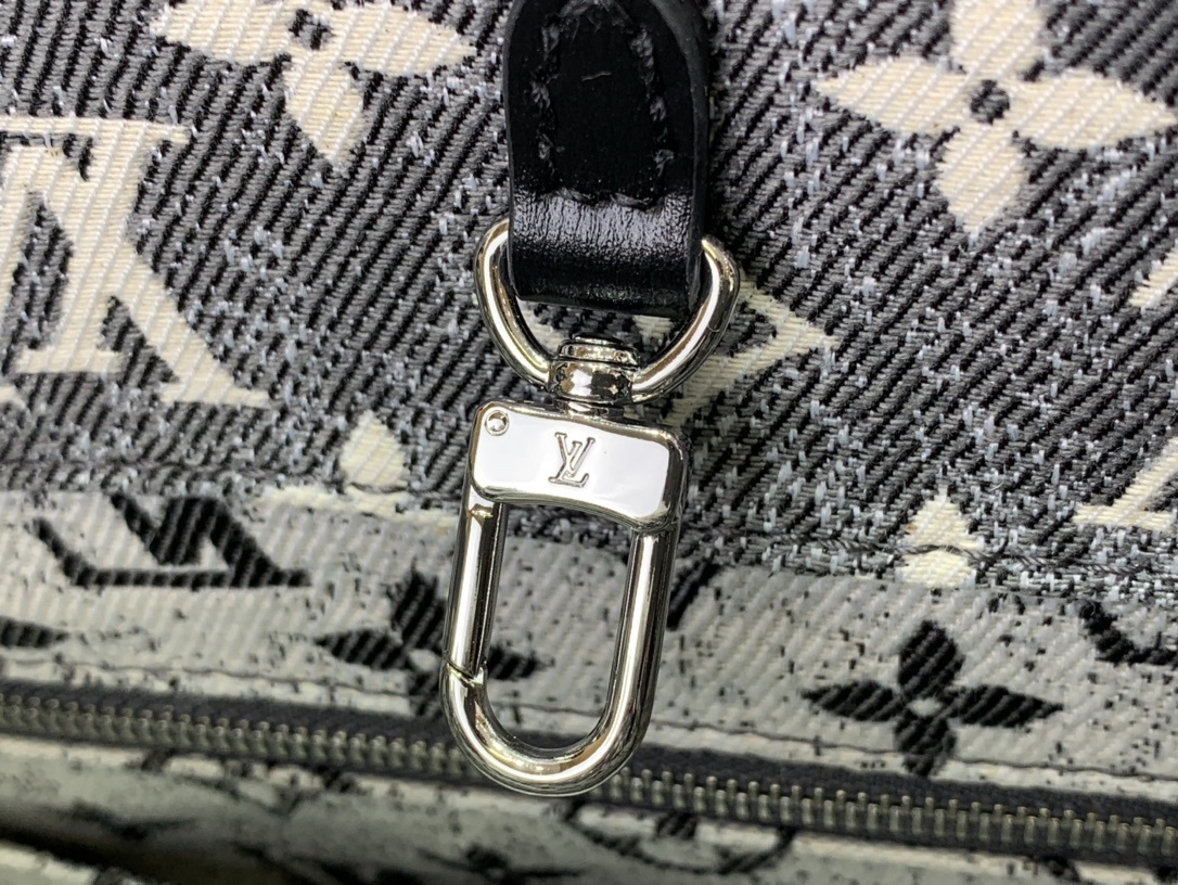 LV Handbag m46448 
