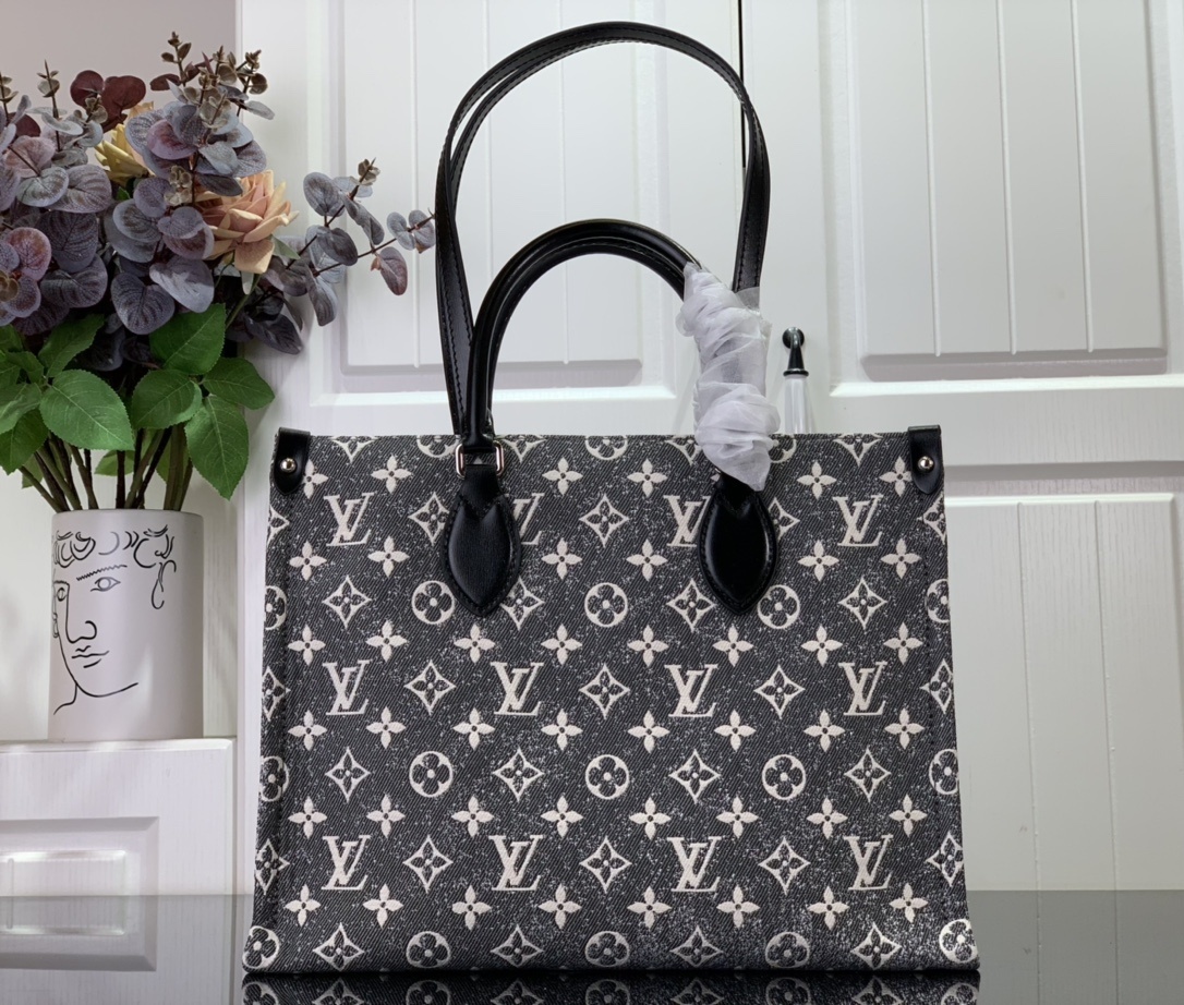 LV Handbag m46448 