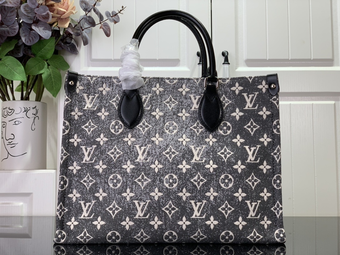 LV Handbag m46448 