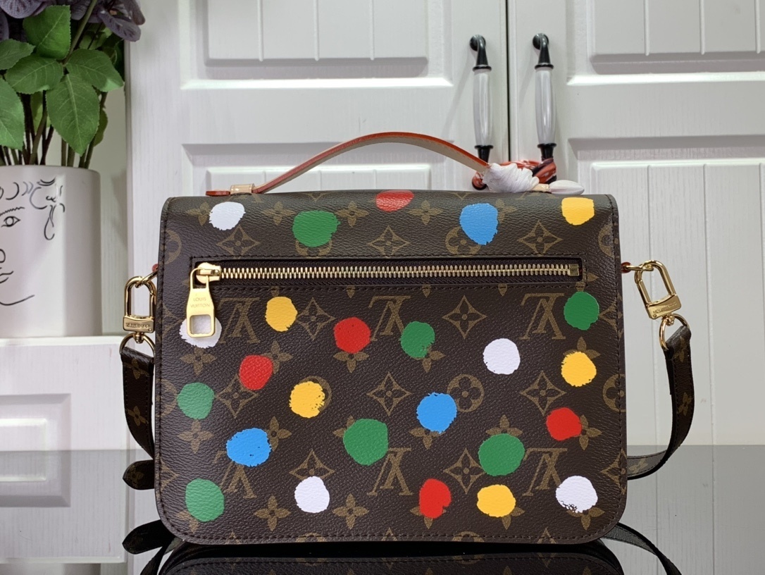 LV Handbag m46450 