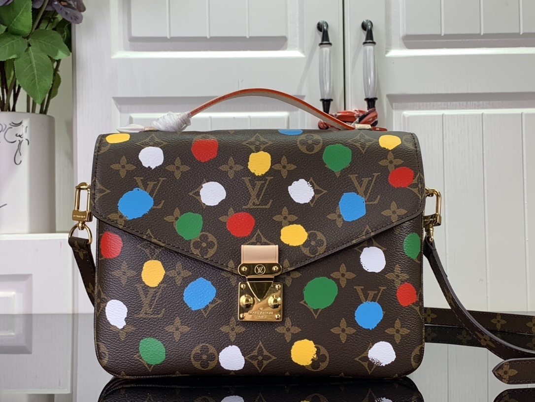 LV Handbag m46450 