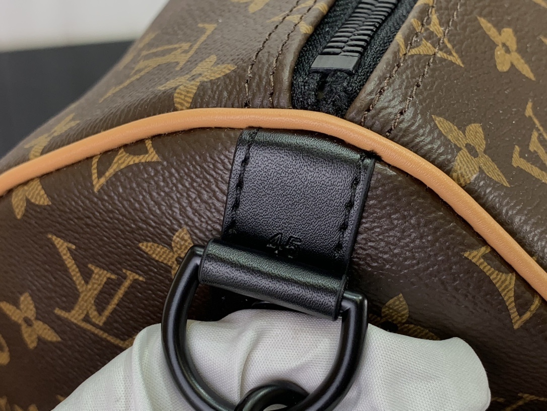 LV Handbag m46703
